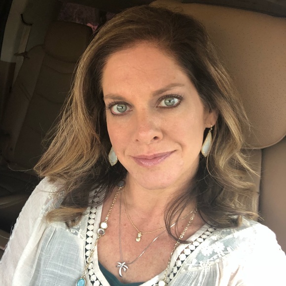 Meet your Posher, Lori - Picture 6 of 6